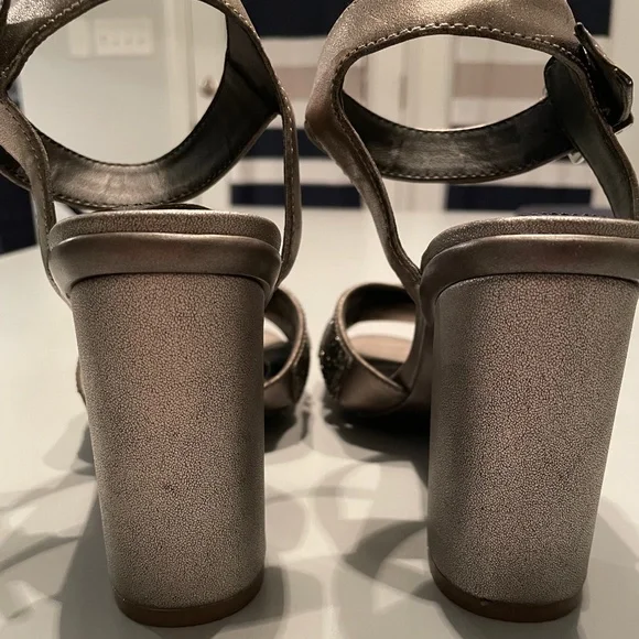 KWOB Kenneth Cole REACTION Crash 3.5 in. jeweled X-band toe strap dress sandal - Picture 6 of 7